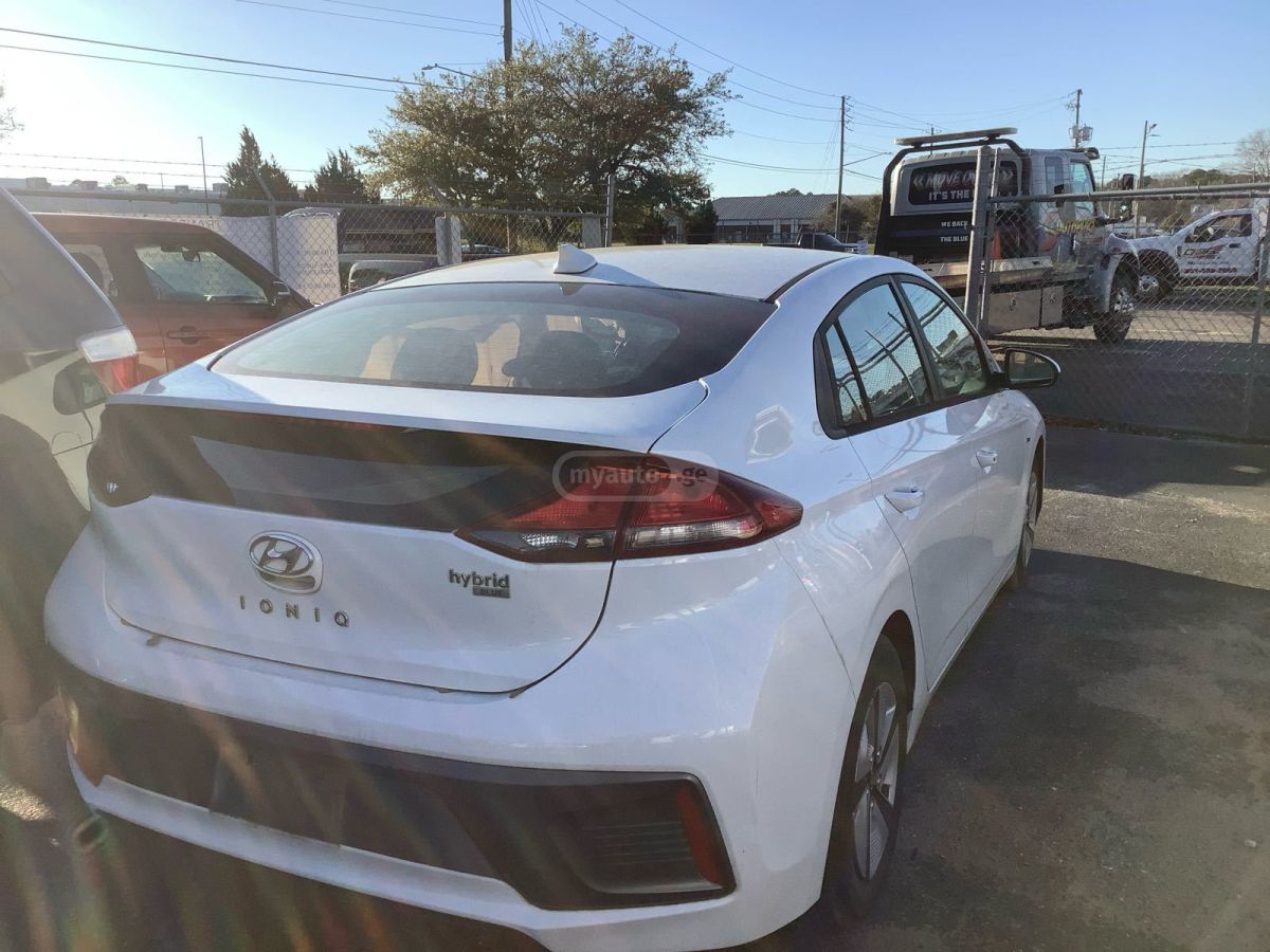 Hyundai Ioniq - фото 3