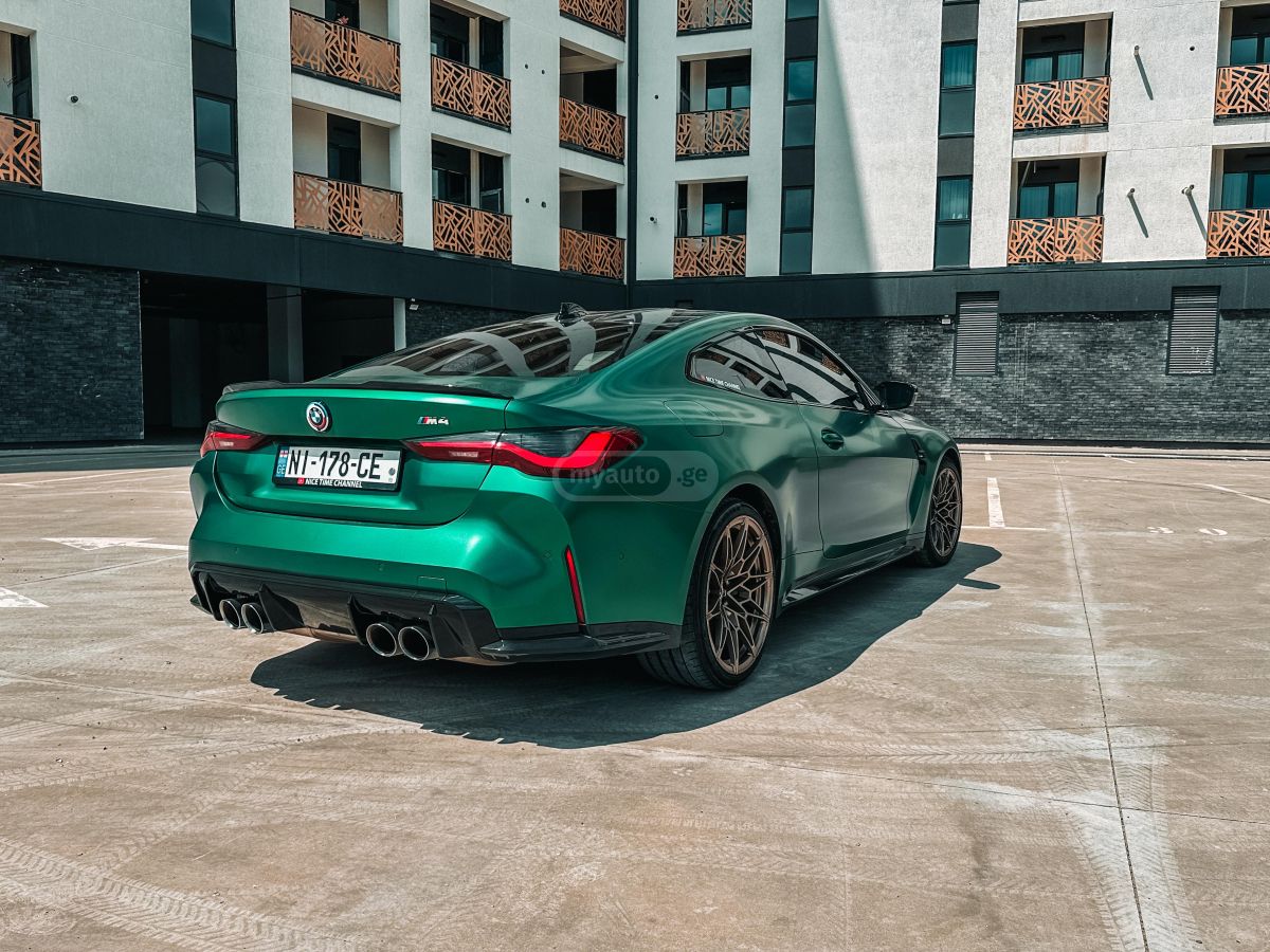 BMW M4 - фото 1