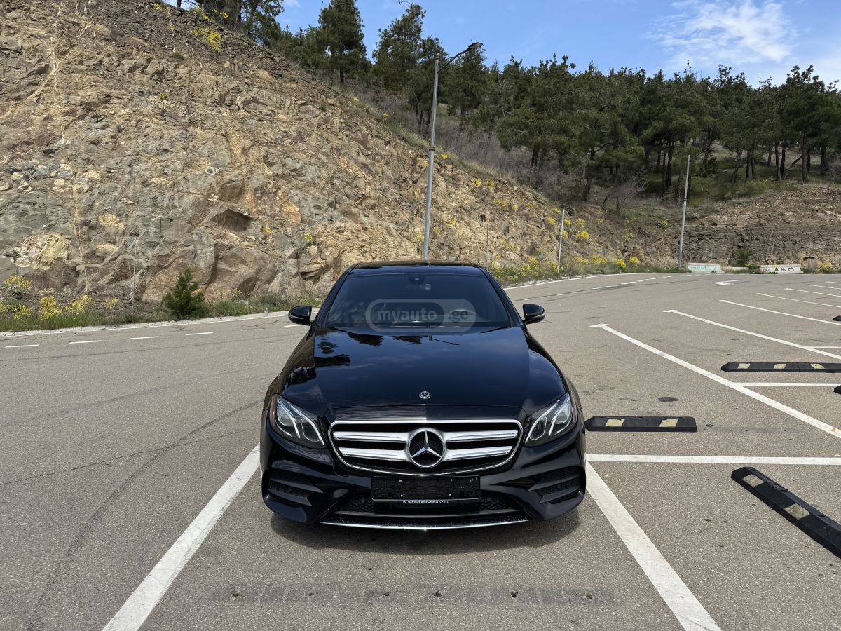 Mercedes-Benz E 300 - фото 1