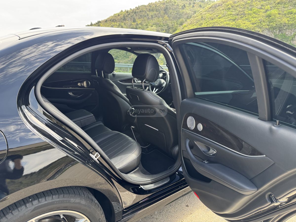 Mercedes-Benz E 300 - фото 10