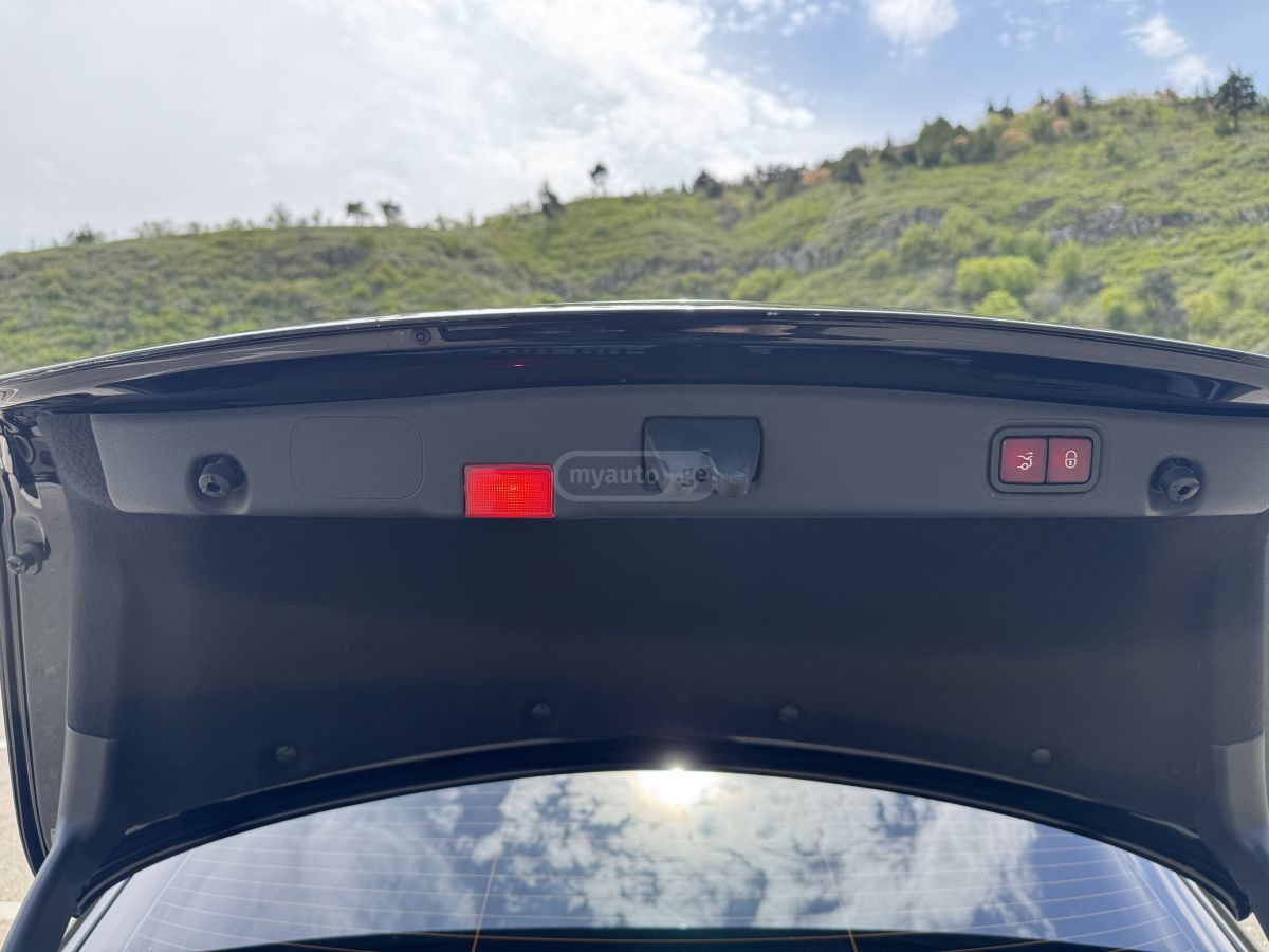 Mercedes-Benz E 300 - фото 13