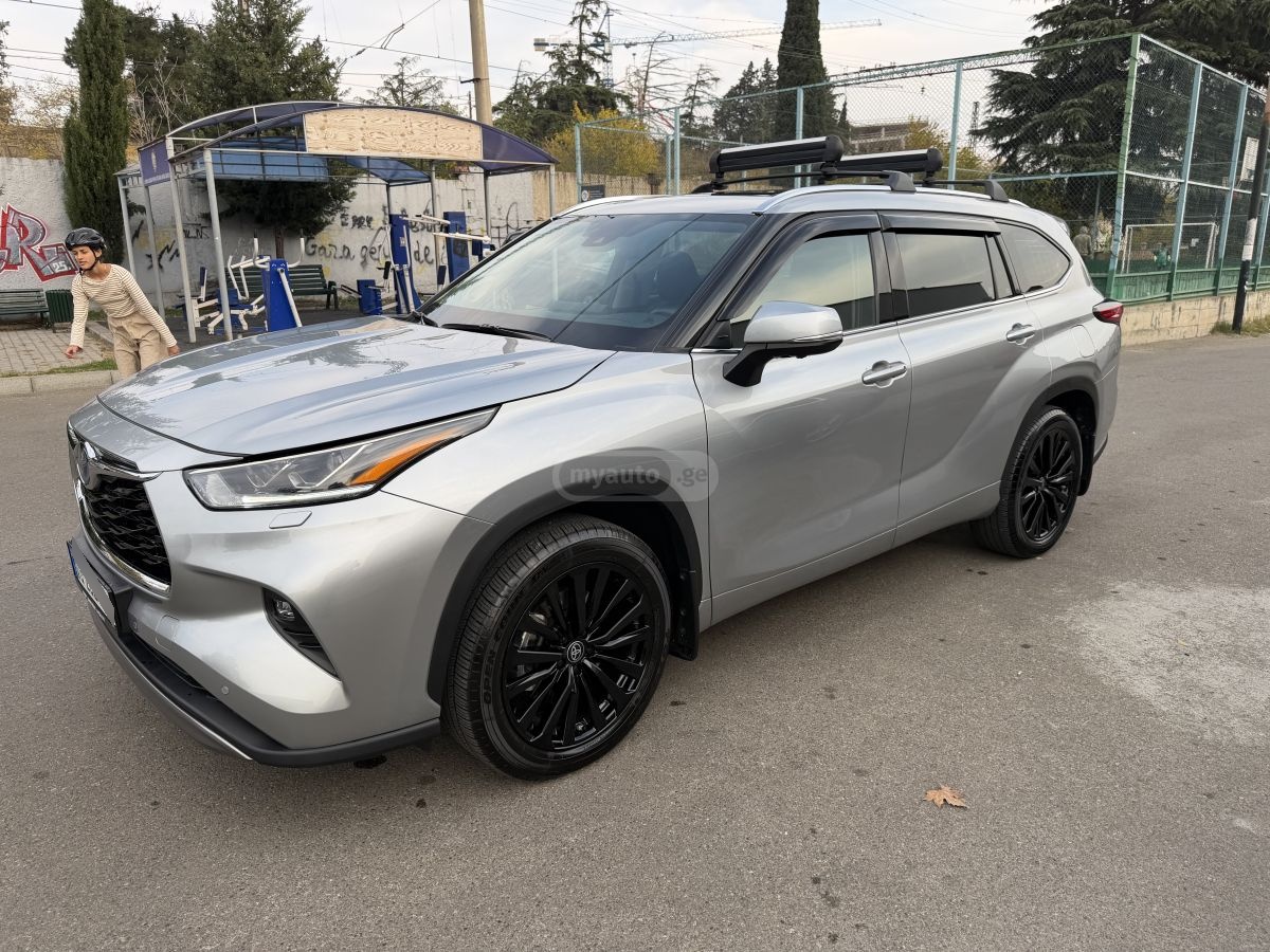 Toyota Platinum 4dr All-Wheel Drive C — миниатюра 4