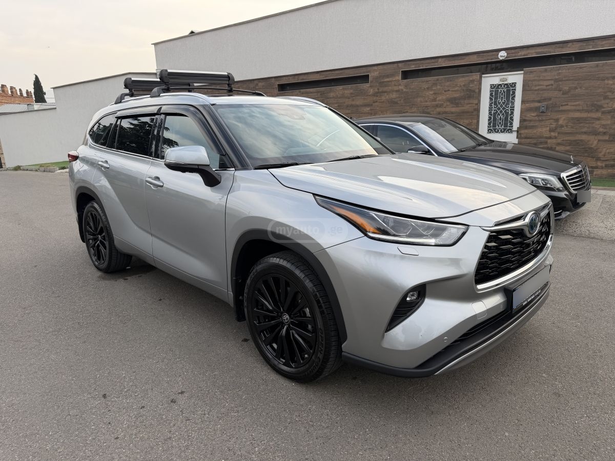 Toyota Platinum 4dr All-Wheel Drive C — миниатюра 5