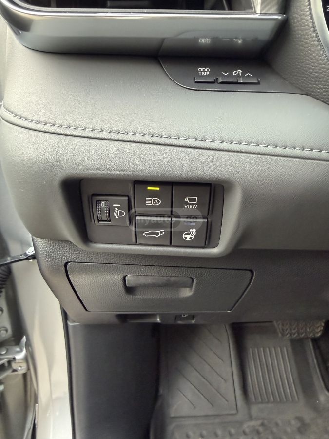 Toyota Platinum 4dr All-Wheel Drive C — миниатюра 8