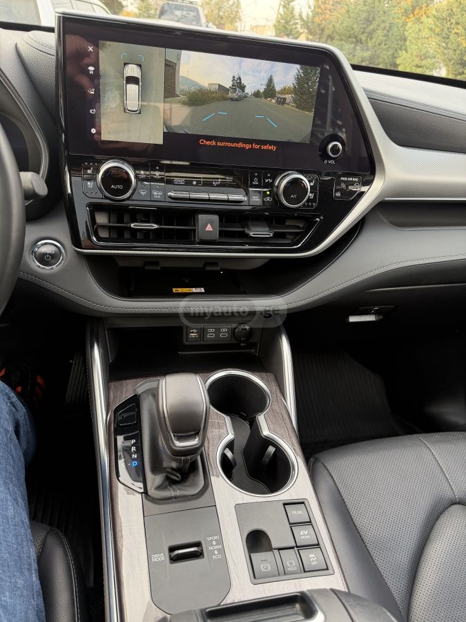 Toyota Platinum 4dr All-Wheel Drive C — миниатюра 9