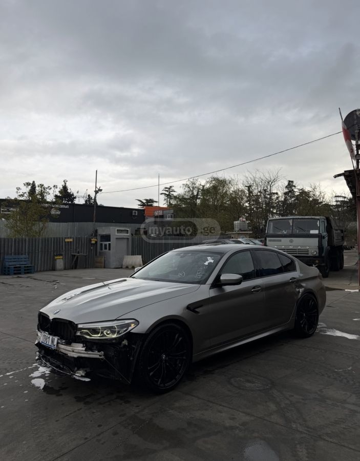 BMW M5 - фото 1
