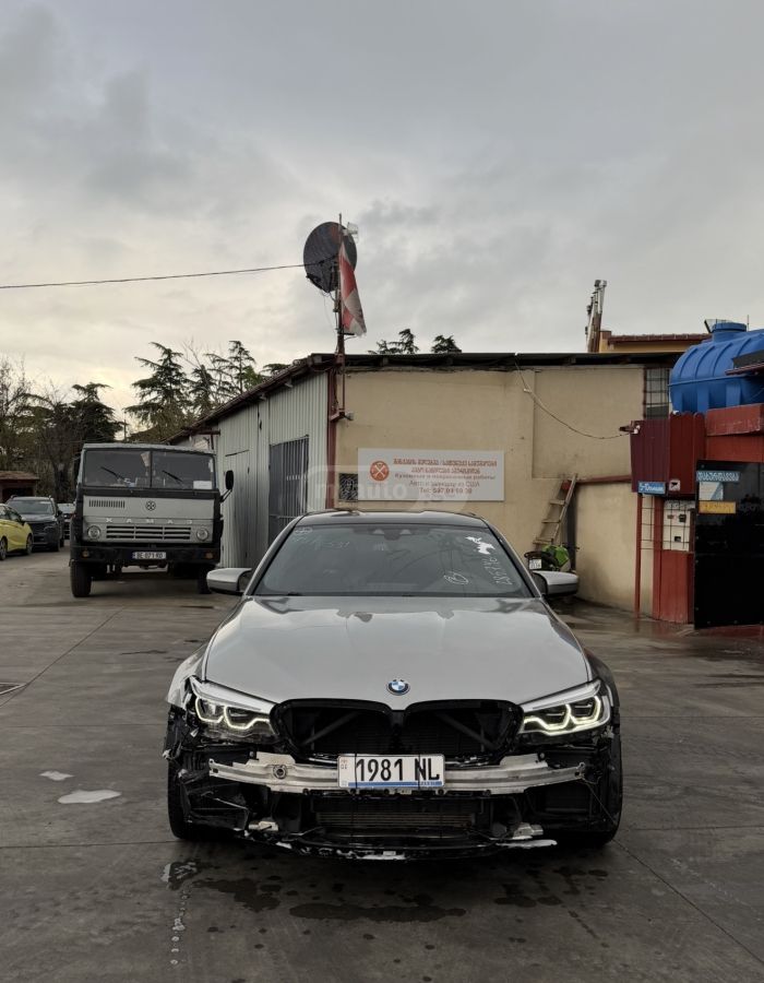 BMW M5 - фото 2