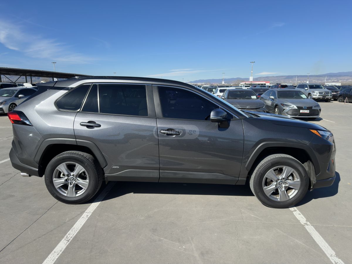 Toyota RAV 4 - фото 3