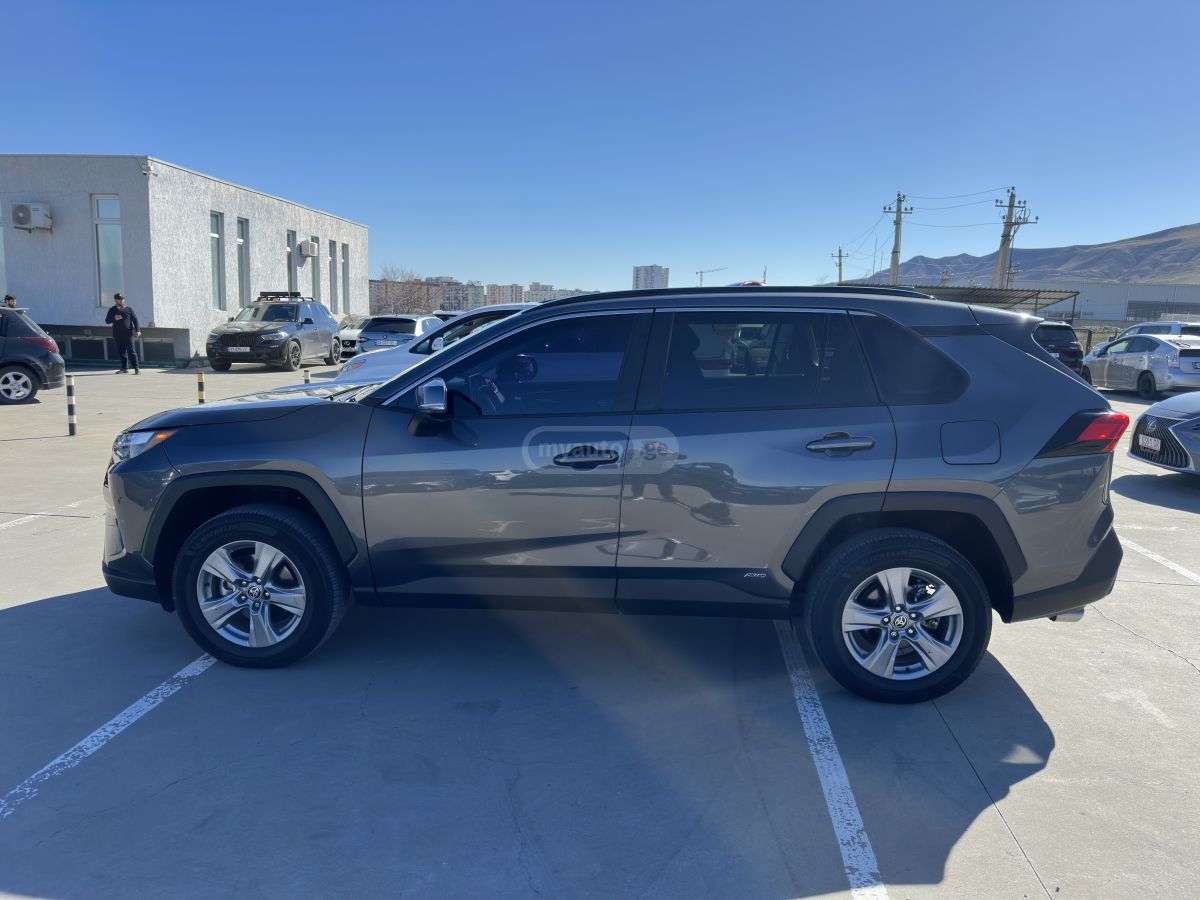 Toyota RAV 4 - фото 4