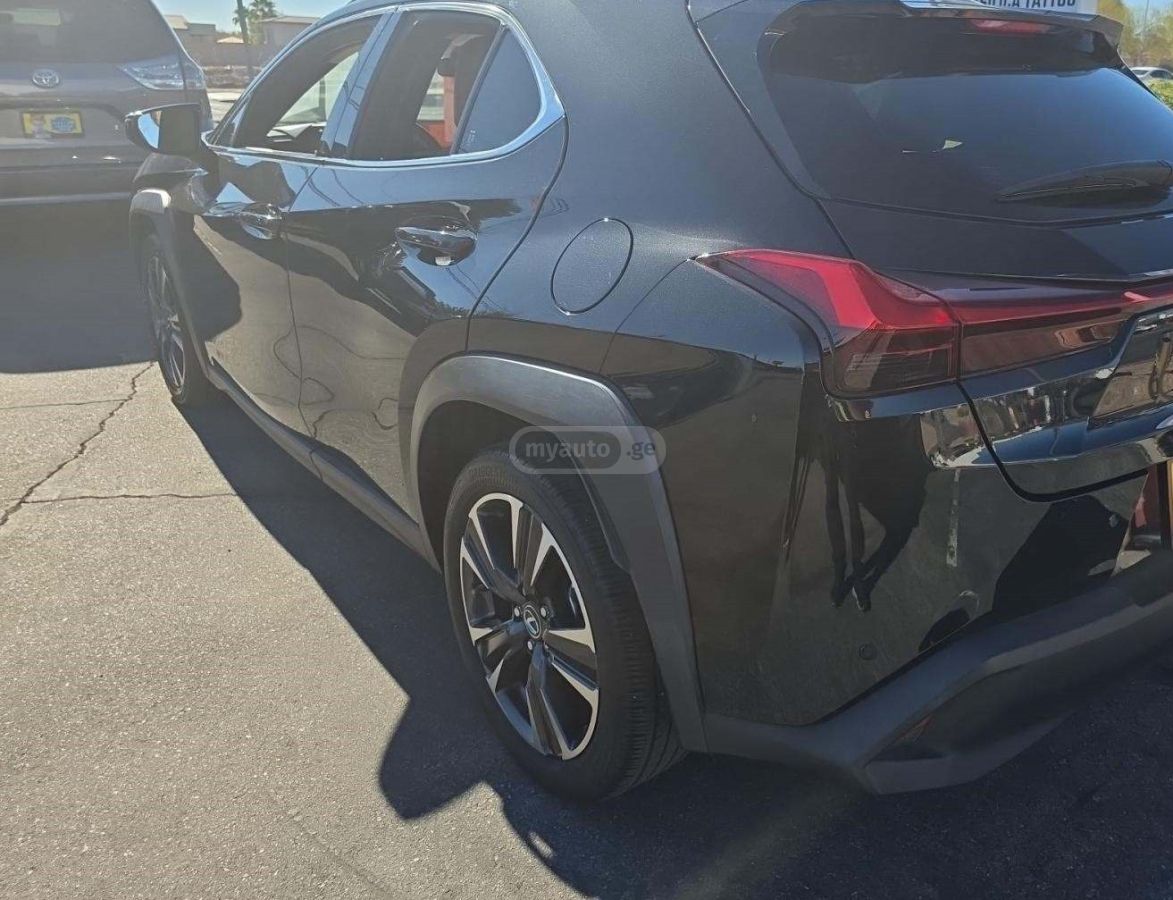 Lexus UX 200 - фото 3