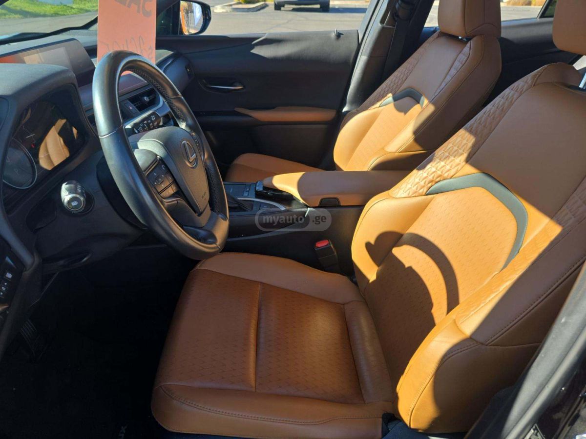 Lexus UX 200 - фото 5