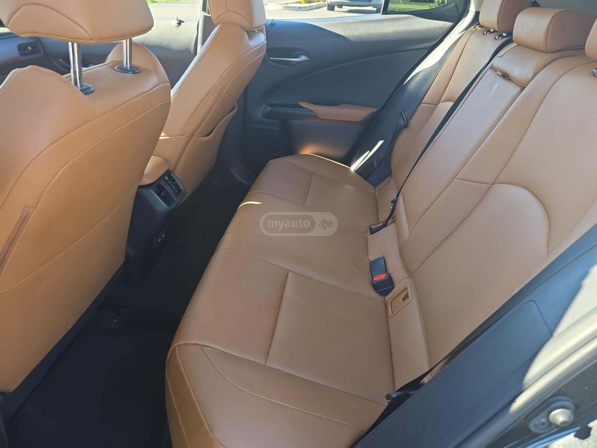 Lexus UX 200 - фото 7