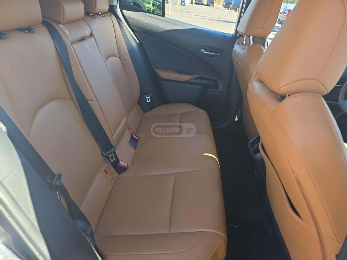 Lexus UX 200 - фото 9