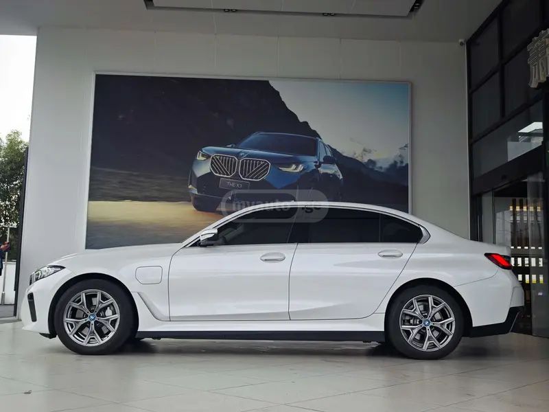 BMW I3 2023 — миниатюра 3