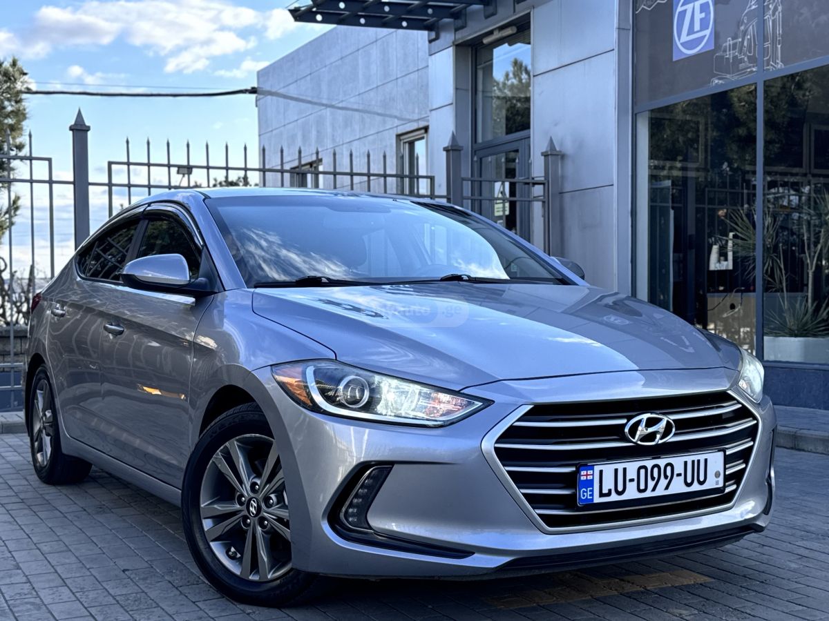 Hyundai Elantra - фото 1