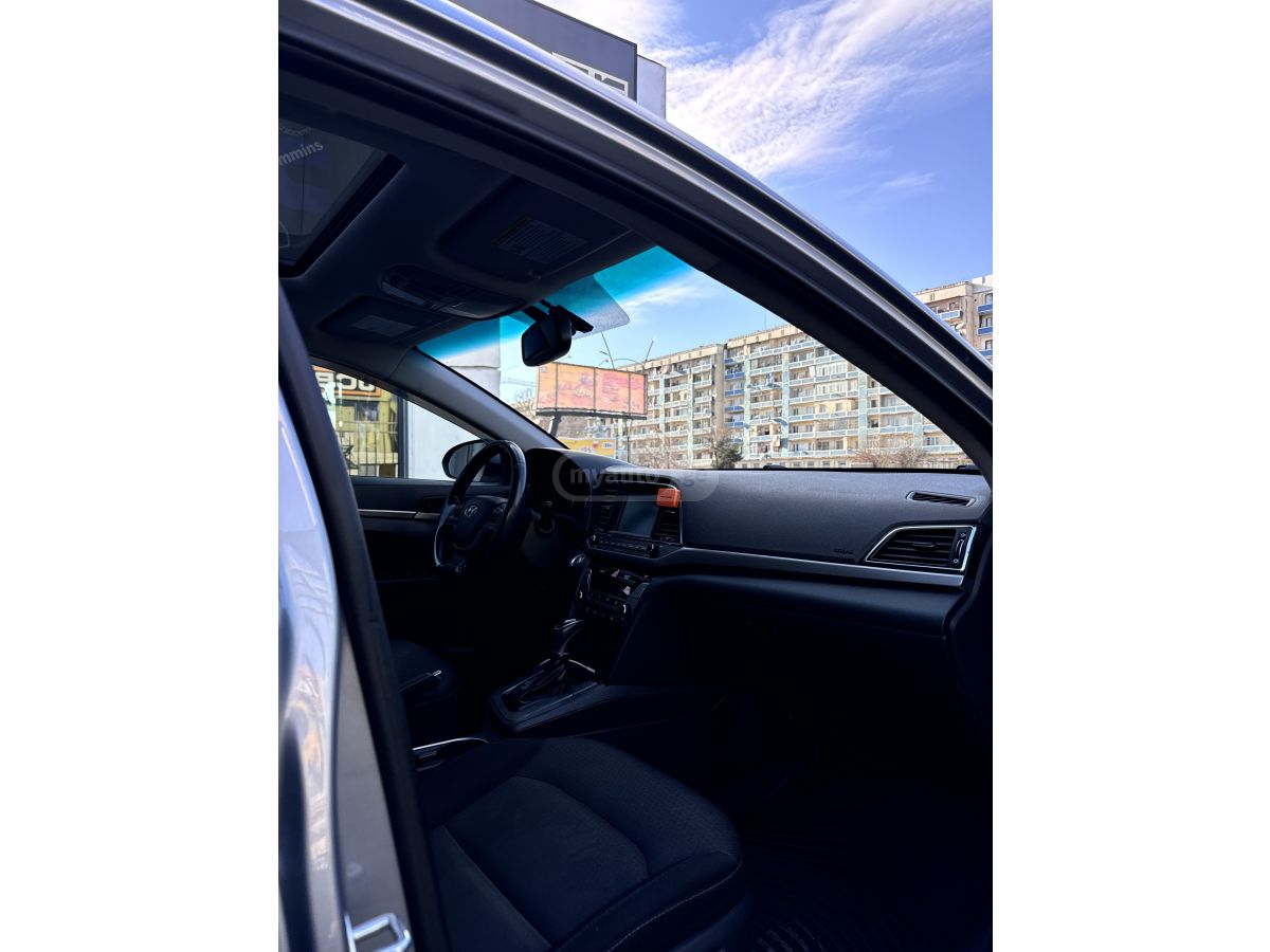 Hyundai Elantra - фото 10