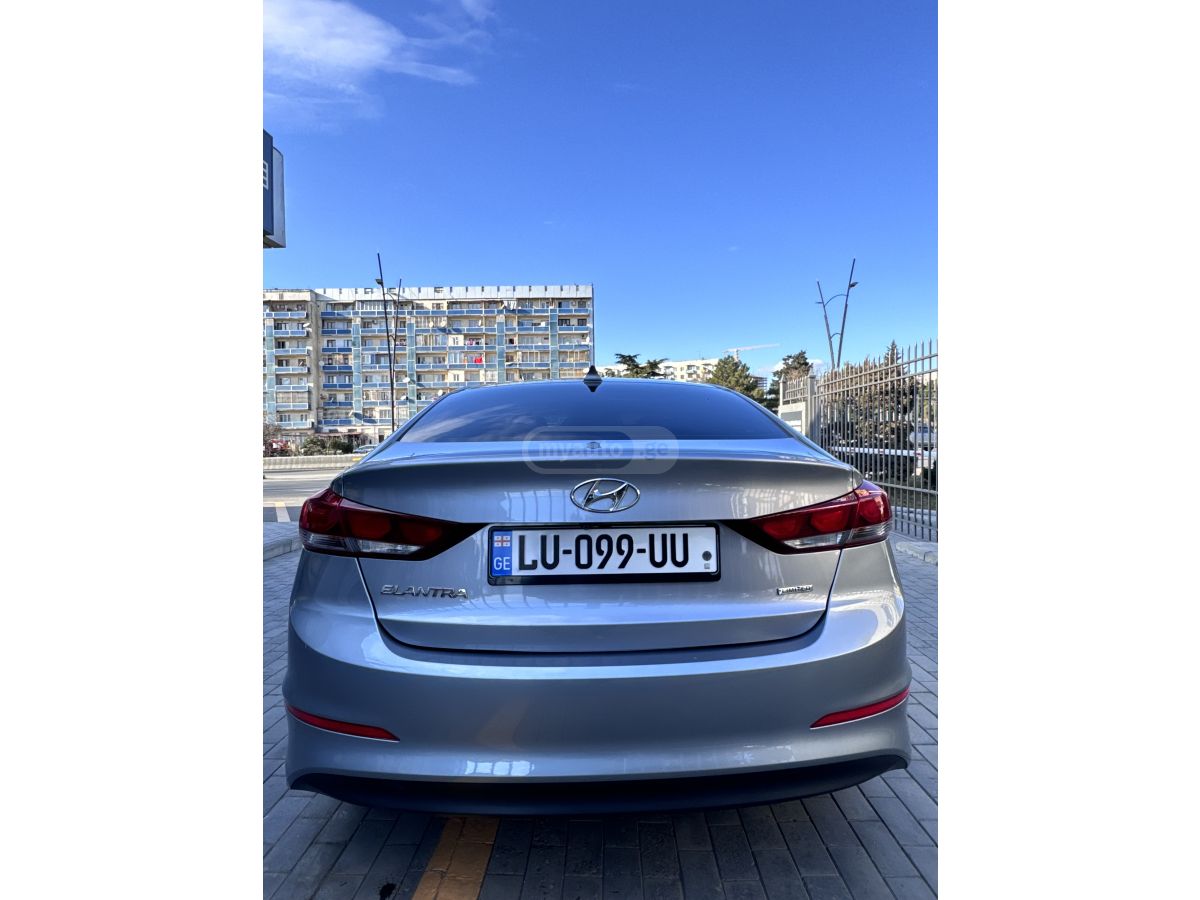 Hyundai Elantra - фото 8