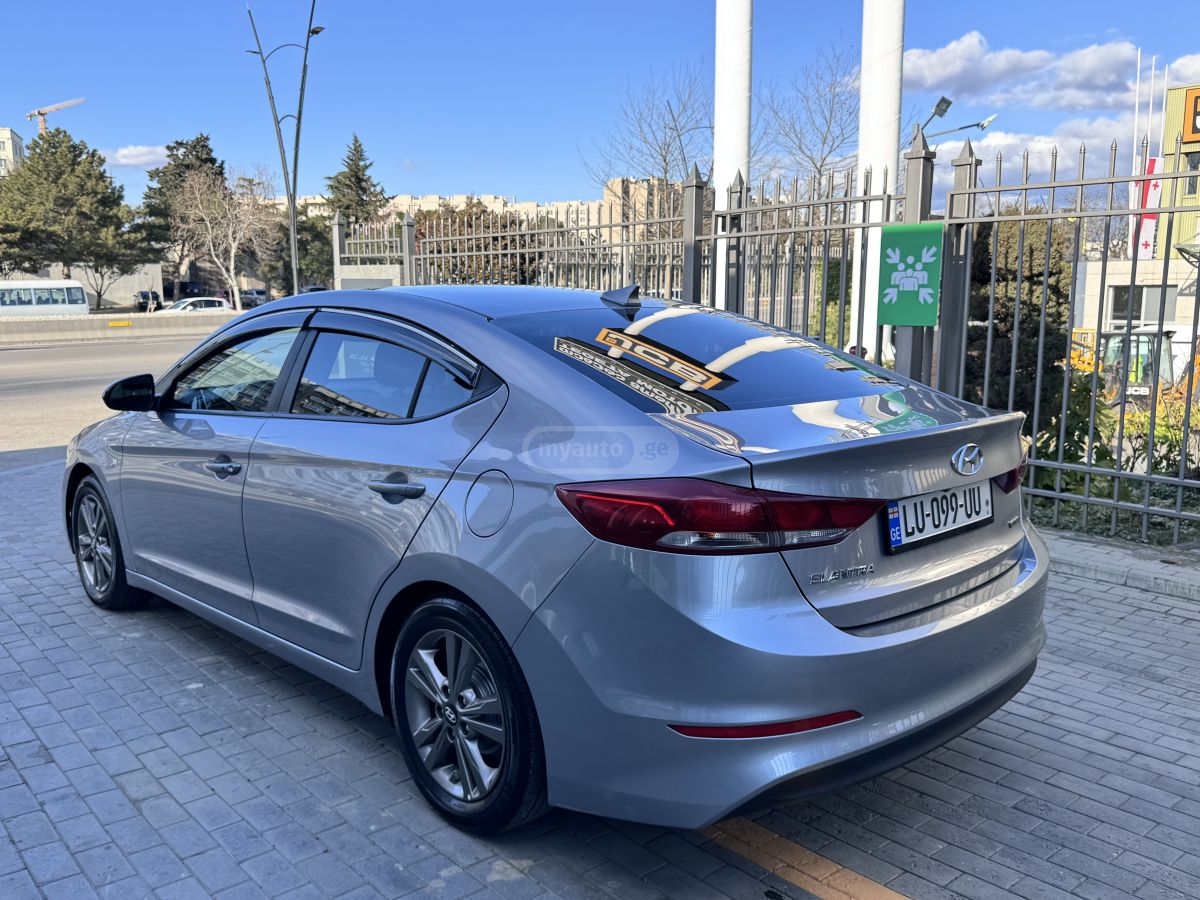 Hyundai Elantra - фото 9