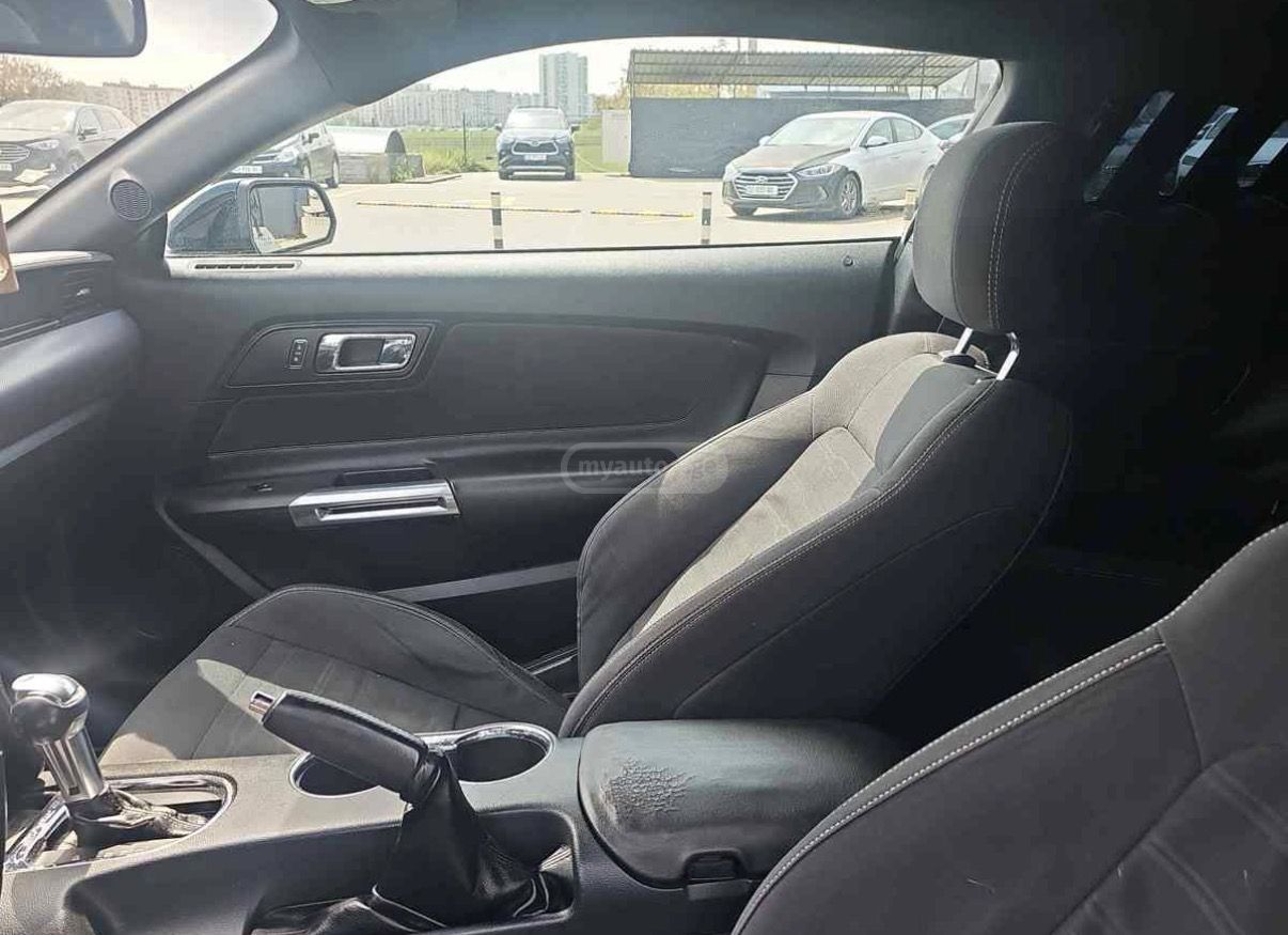 Ford Mustang - фото 8