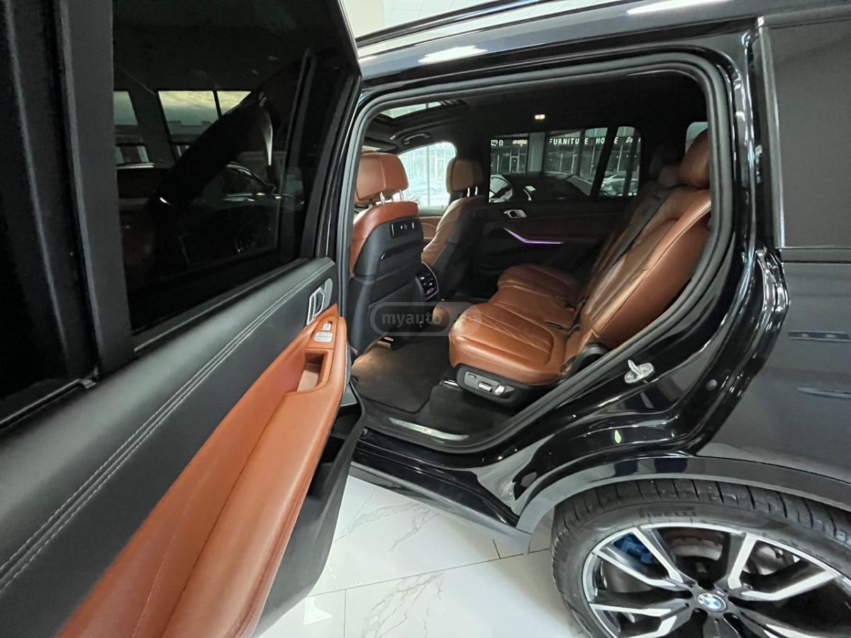 BMW X7 - фото 11