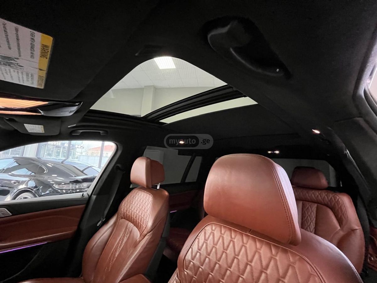 BMW X7 - фото 12