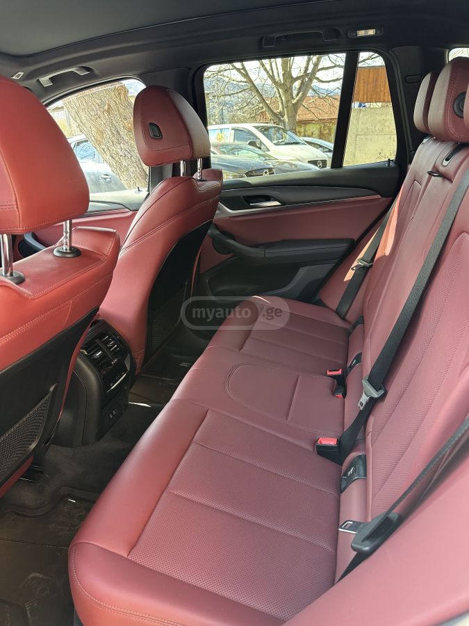 BMW sDrive30i 4dr 4x2 Sports Activ — миниатюра 11