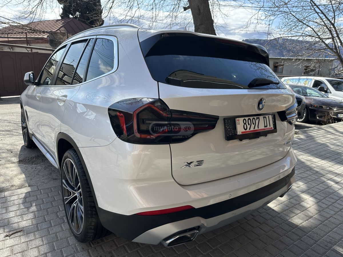 BMW sDrive30i 4dr 4x2 Sports Activ — миниатюра 4