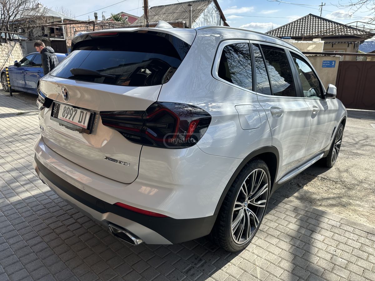 BMW sDrive30i 4dr 4x2 Sports Activ — миниатюра 6