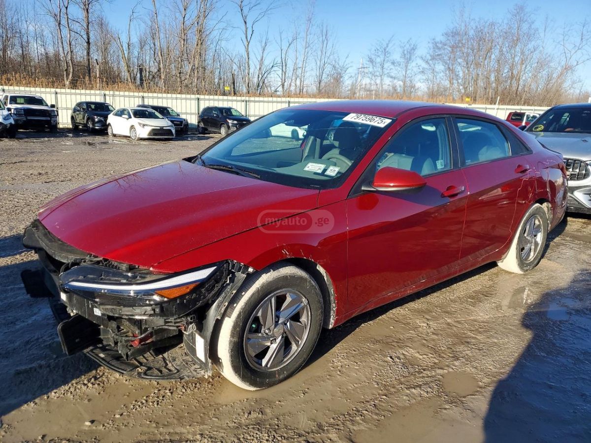 Hyundai Elantra - фото 1