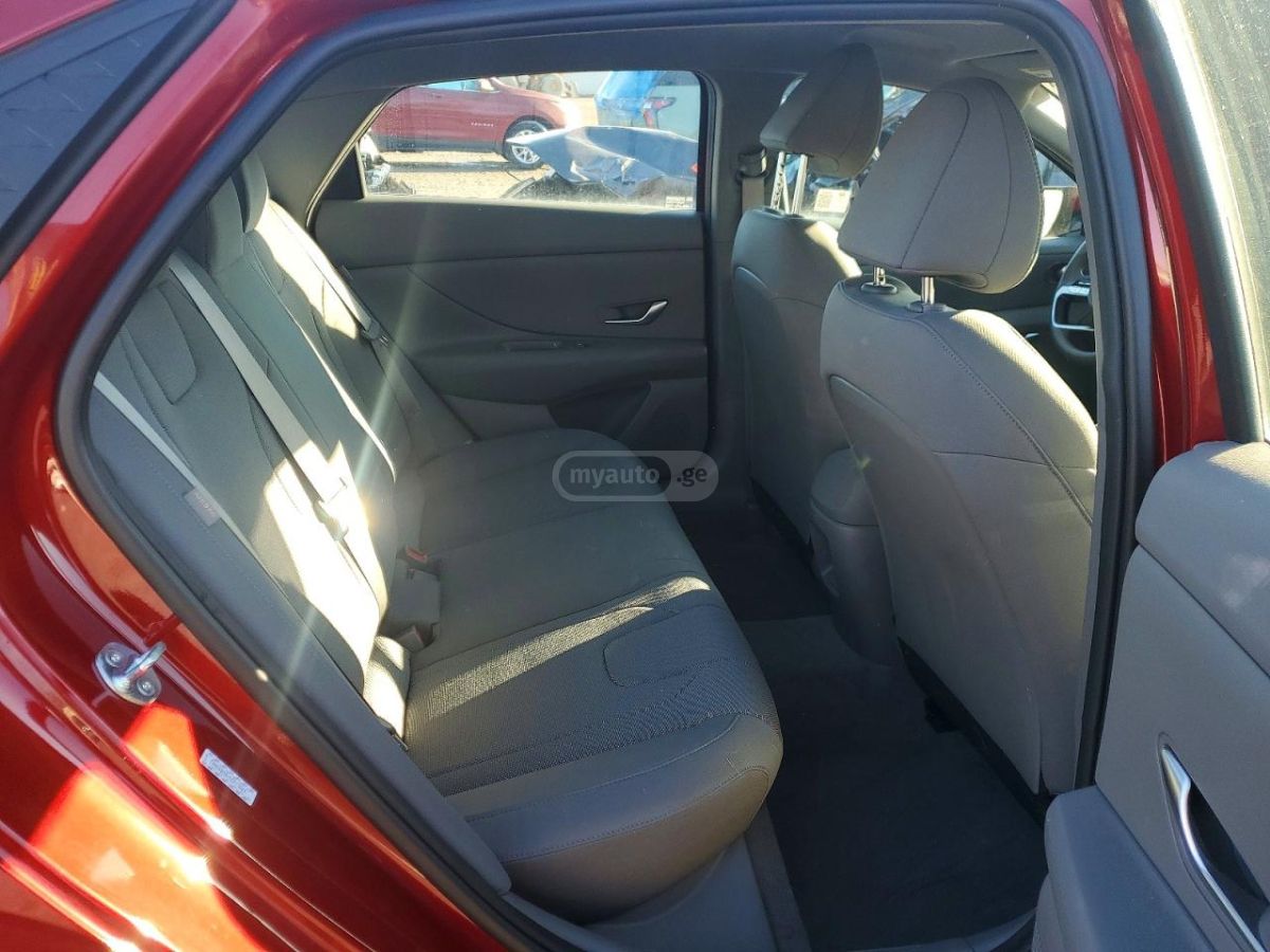 Hyundai Elantra - фото 10