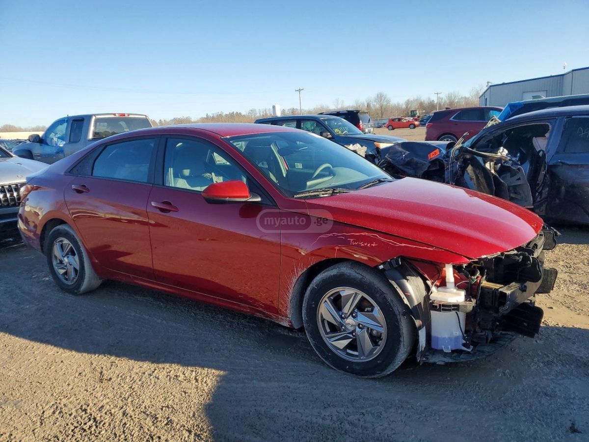 Hyundai Elantra - фото 4