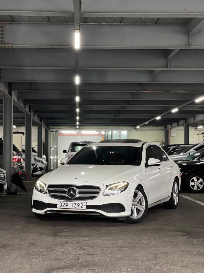 Mercedes-Benz E 220 - фото 1