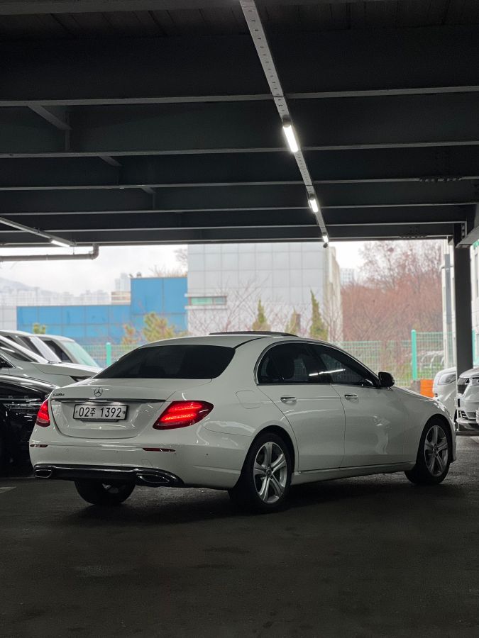 Mercedes-Benz E 220 - фото 4