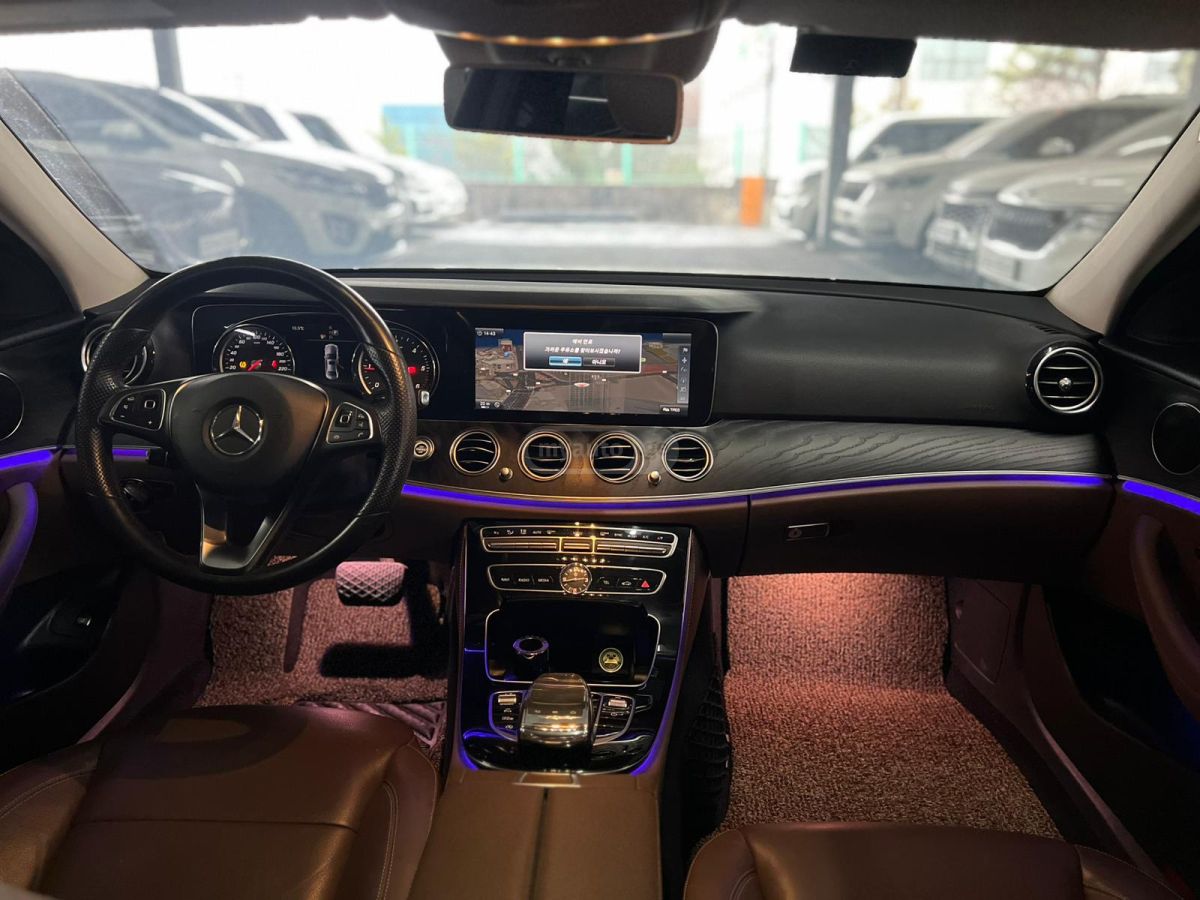 Mercedes-Benz E 220 - фото 8
