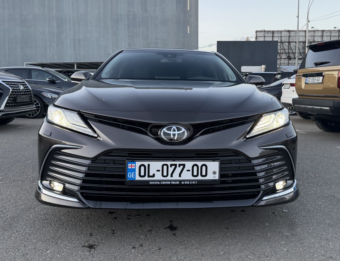 Toyota Camry - фото 2