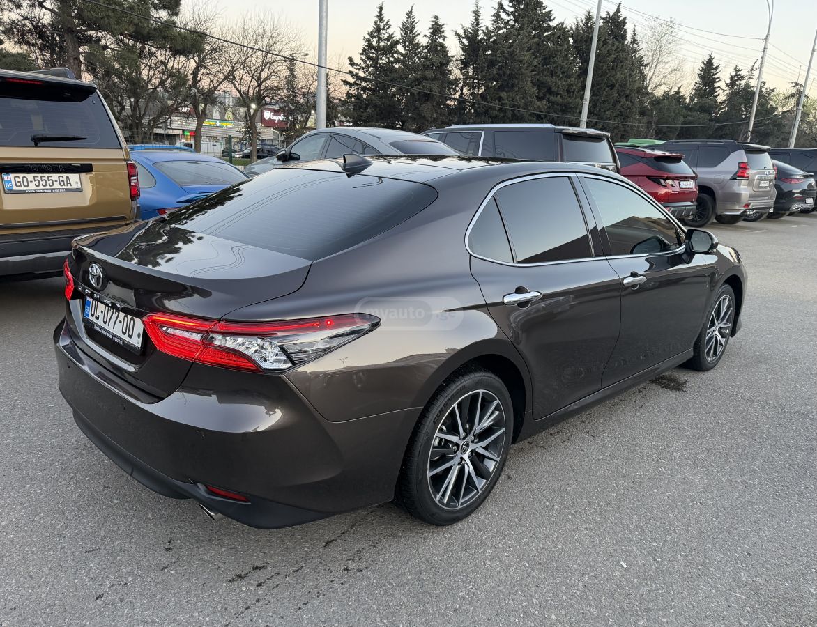 Toyota Camry - фото 4