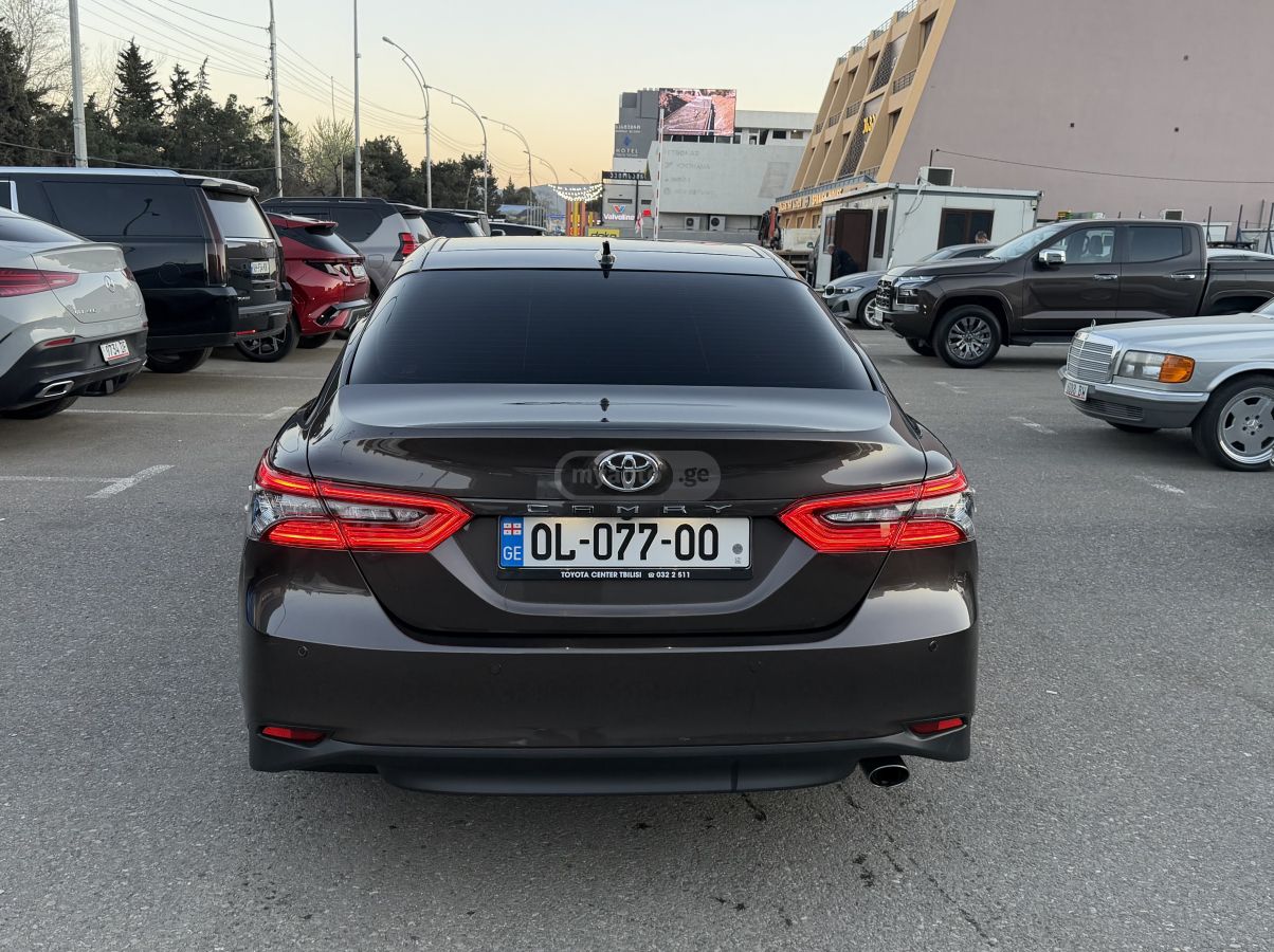 Toyota Camry - фото 6
