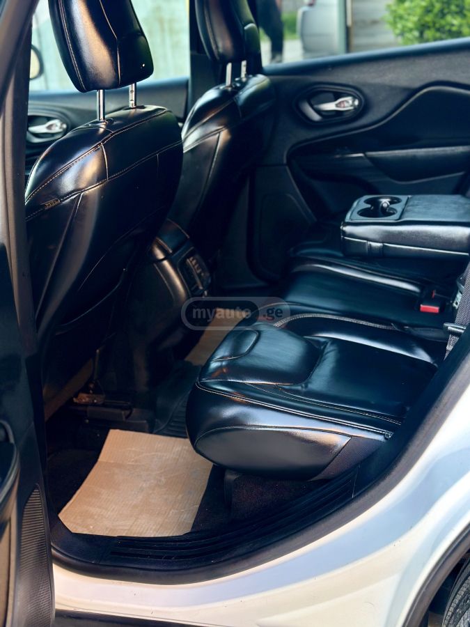 Jeep Cherokee - фото 6