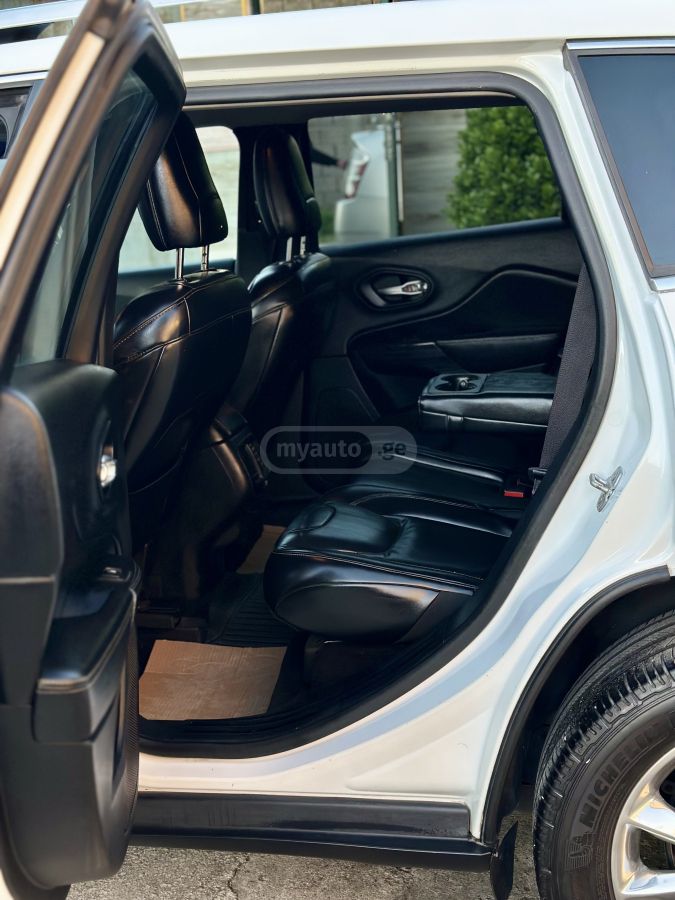 Jeep Cherokee - фото 7