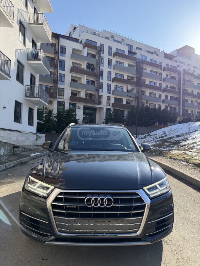 Audi Q5 - фото 1