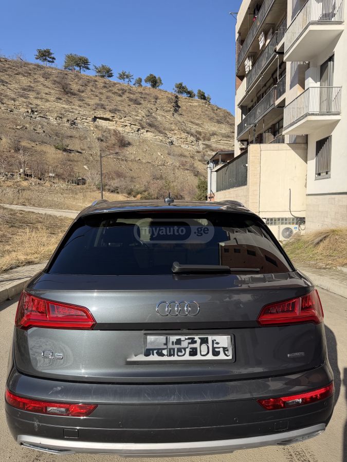 Audi Q5 - фото 6