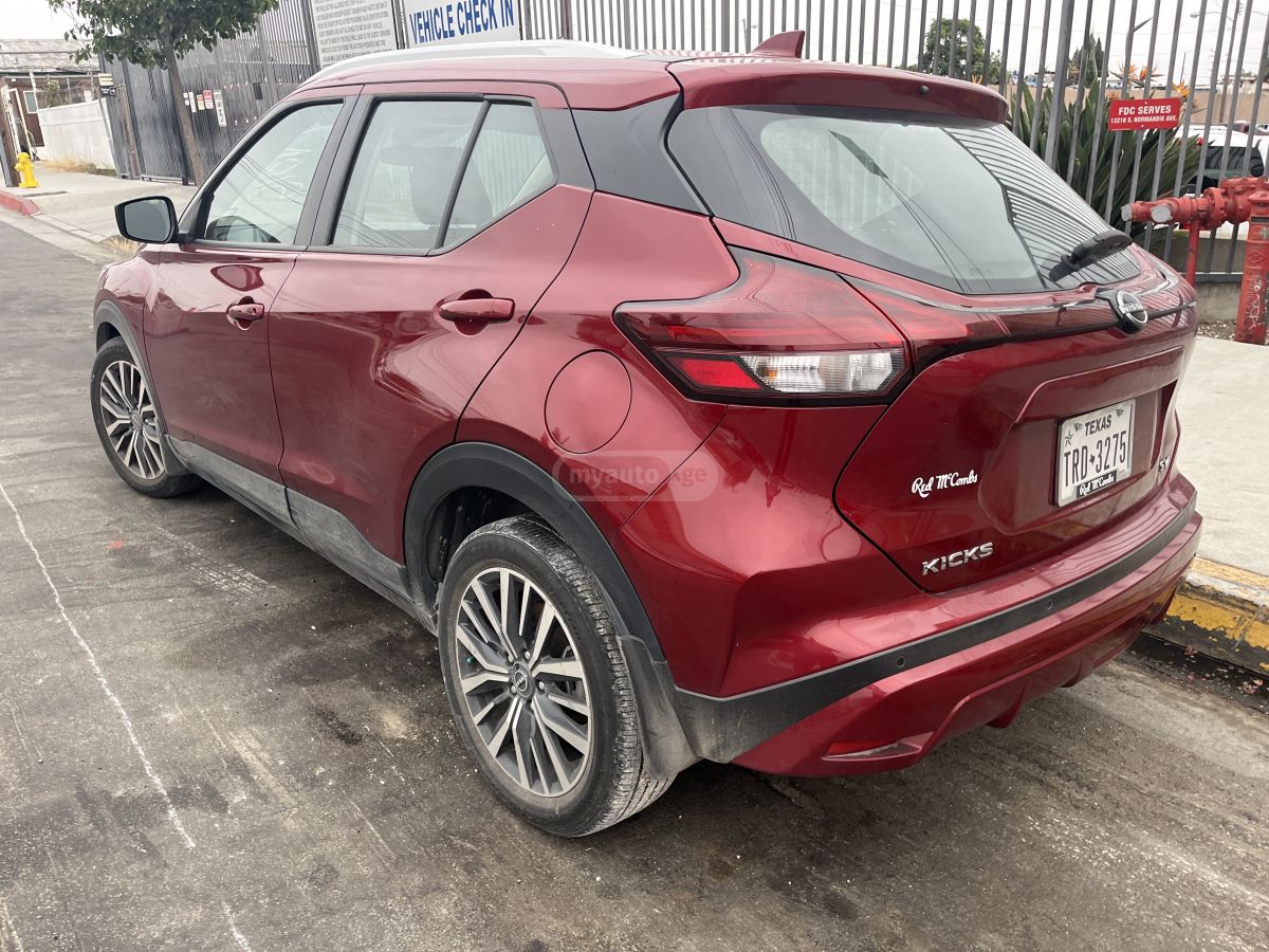 Nissan SV 4dr Front-Wheel Drive CVT — миниатюра 4