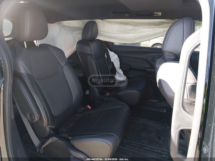 Toyota Sienna 2024 — миниатюра 12