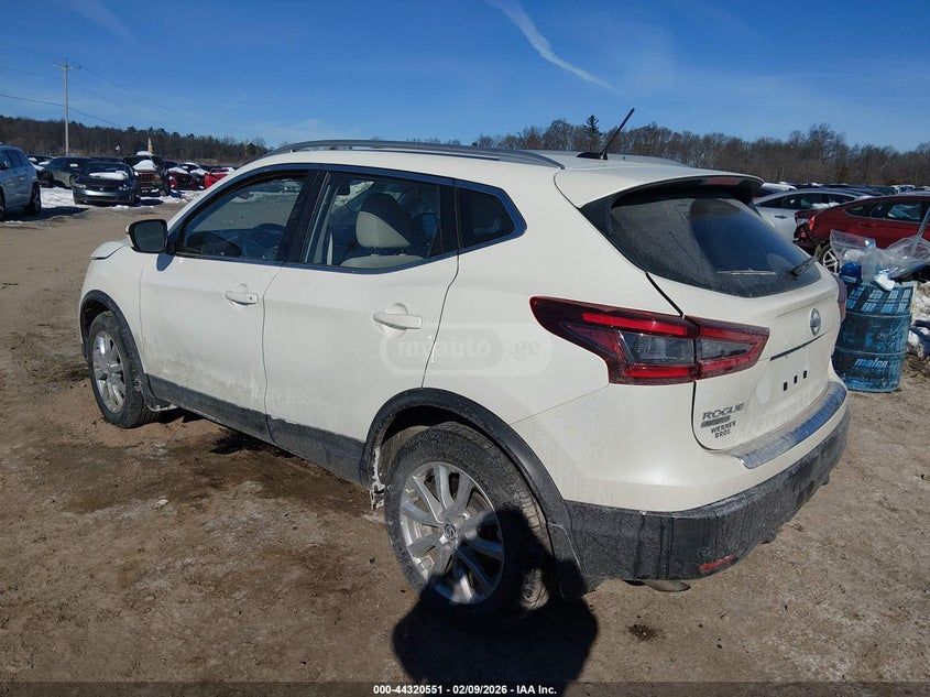 Nissan Rogue Sport 2022 — миниатюра 3
