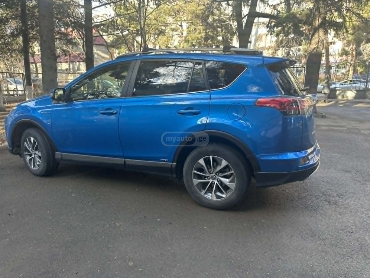 Toyota RAV 4 - фото 1