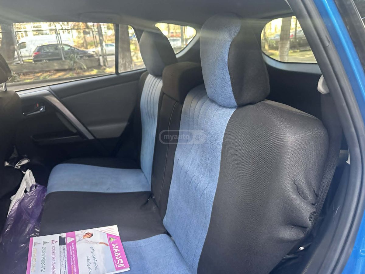 Toyota RAV 4 - фото 7