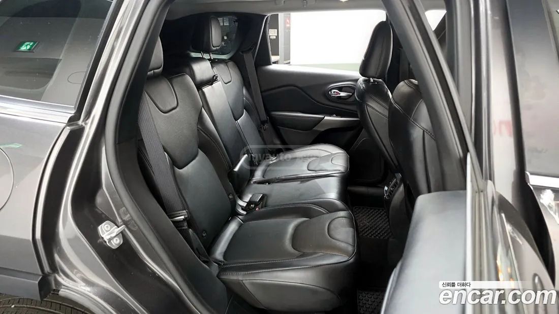 Jeep Cherokee - фото 12