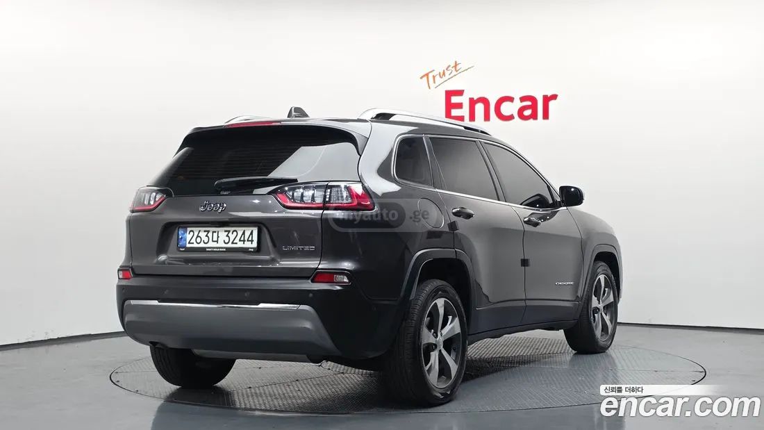 Jeep Cherokee - фото 2