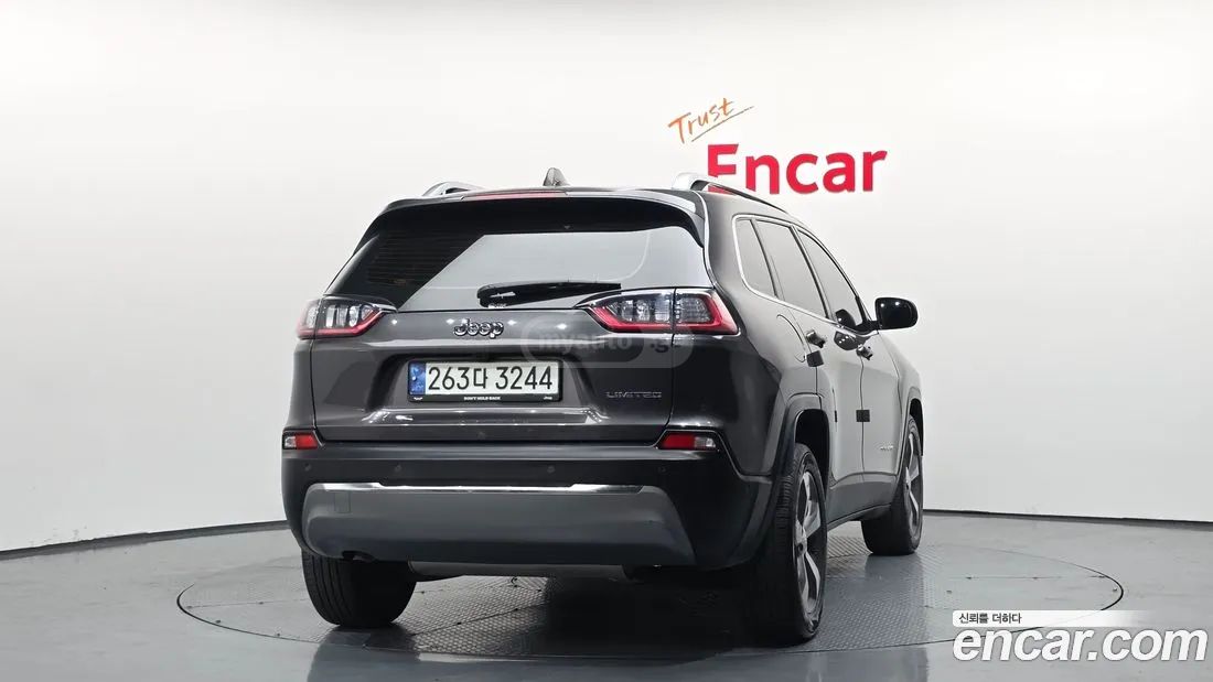 Jeep Cherokee - фото 4