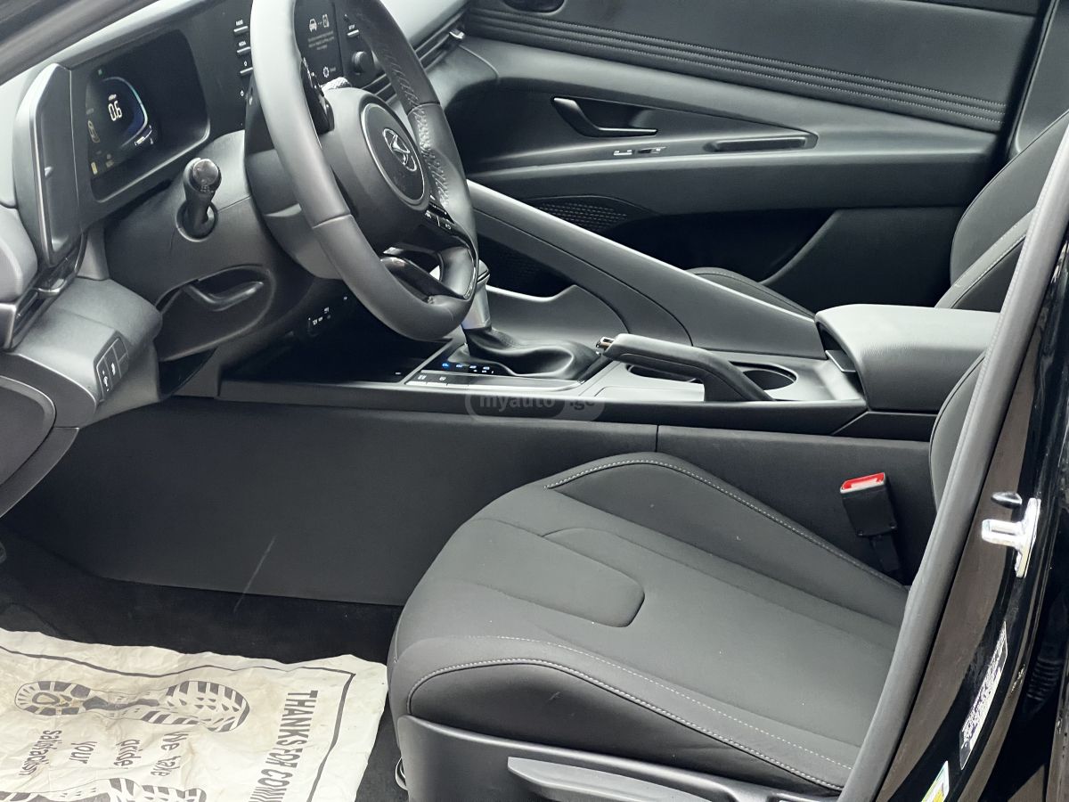 Hyundai Elantra - фото 4